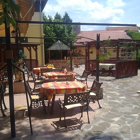 Vadasz Panzio Es Etterem Szombathely Exterior foto