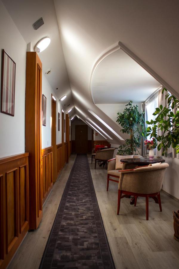 Vadasz Panzio Es Etterem Szombathely Exterior foto