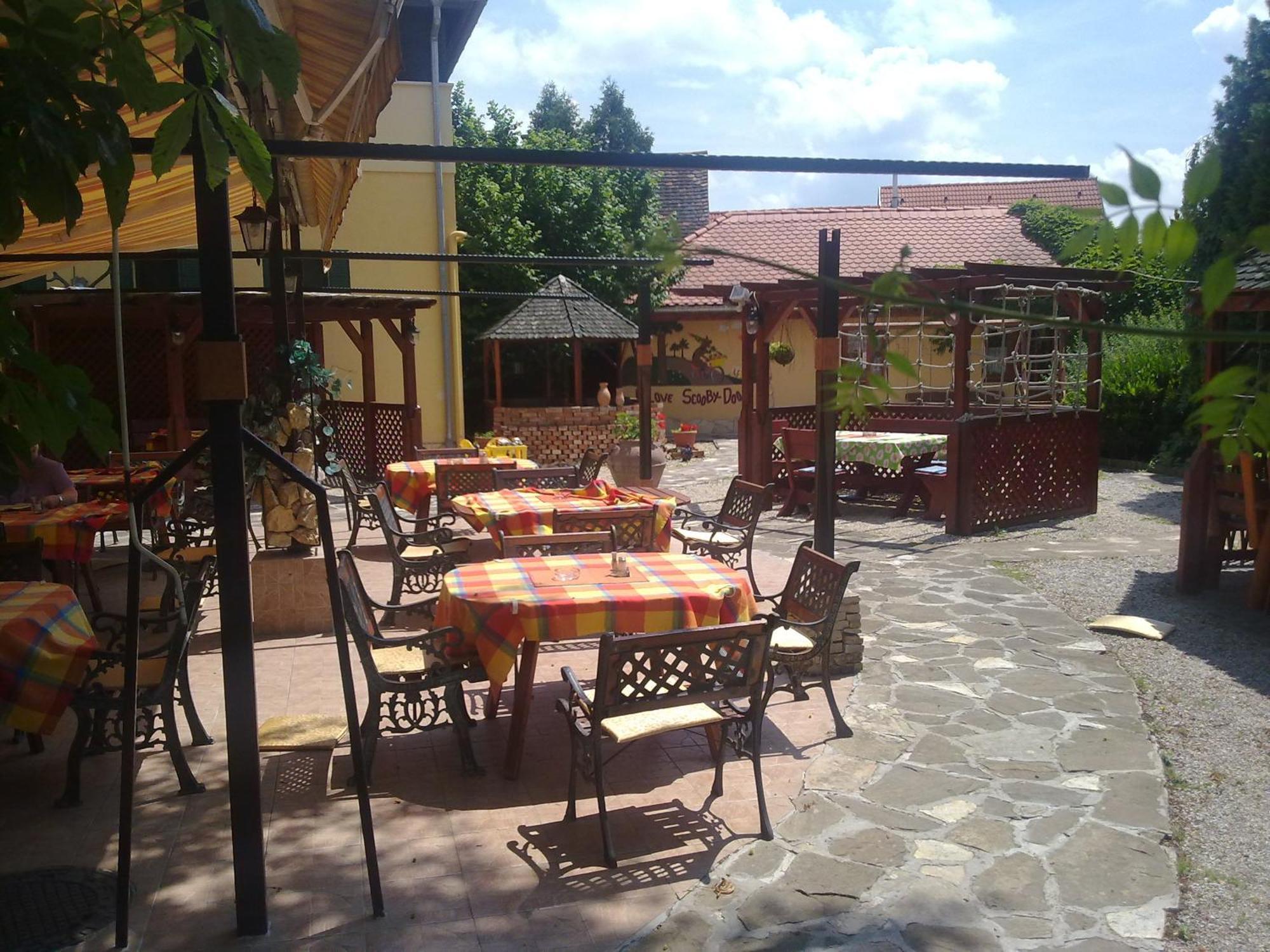 Vadasz Panzio Es Etterem Szombathely Exterior foto